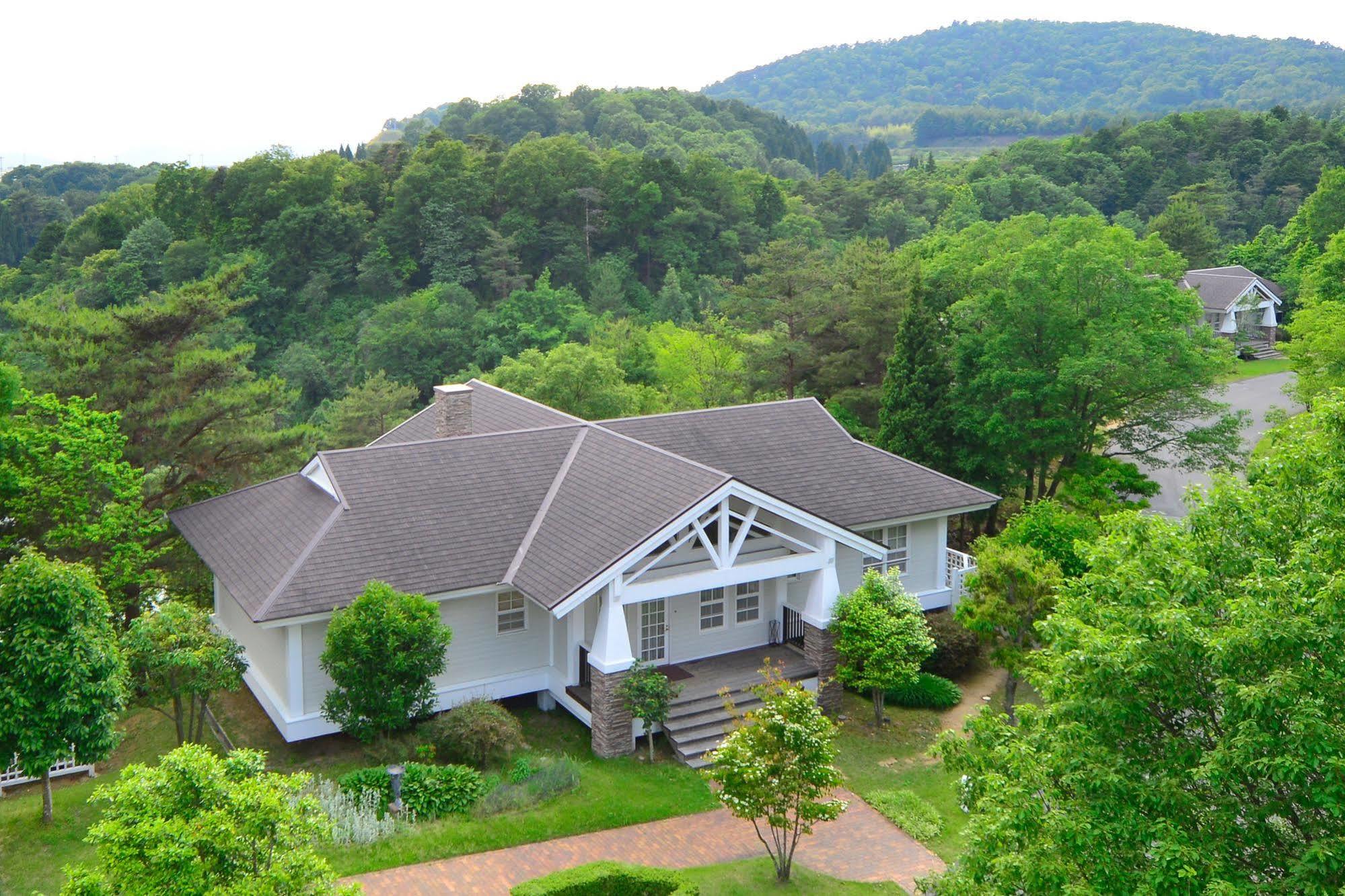 Forest Hills Garden Hotel Mihara  Exterior photo